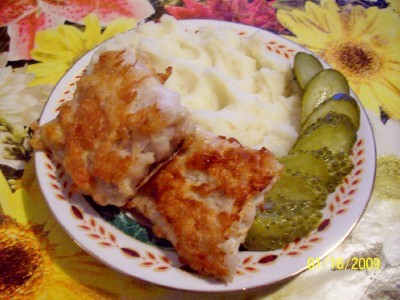 Минтай тушенный с морковкой и луком